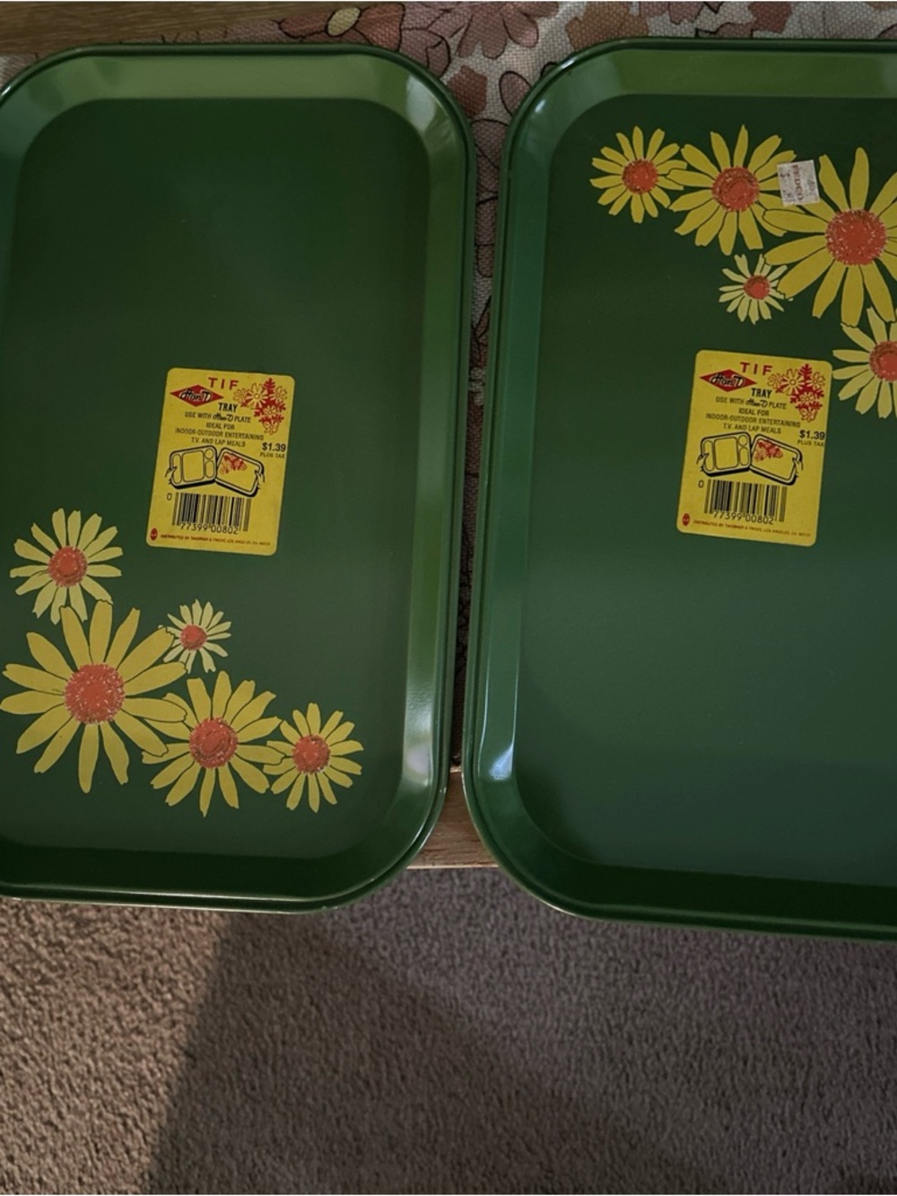Green Metal Trays with Yellow Daisy Design (Set of 2)